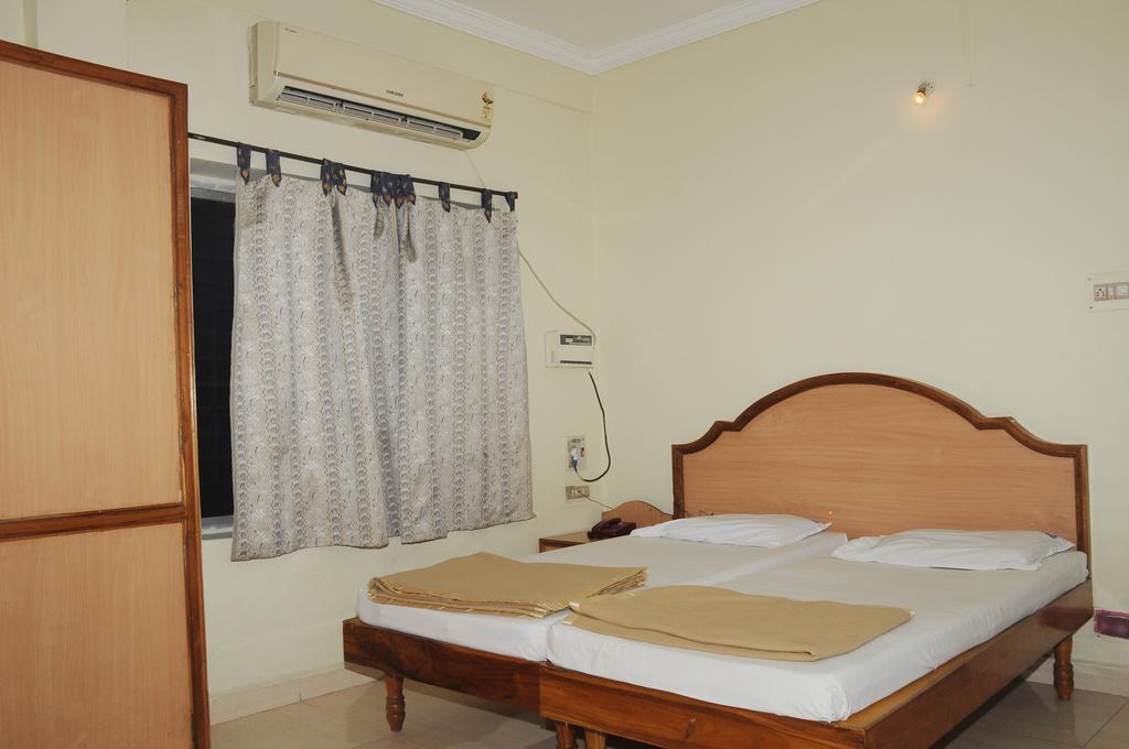 Hotel Agarala Residency 蒂鲁帕蒂 客房 照片